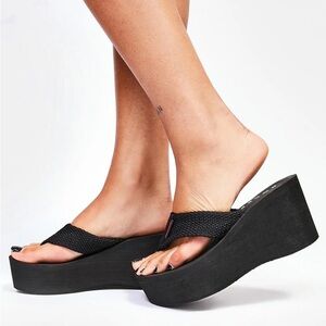 Rocket Dog Women's Crush Black Webbing Platform Flip Flop Sandals